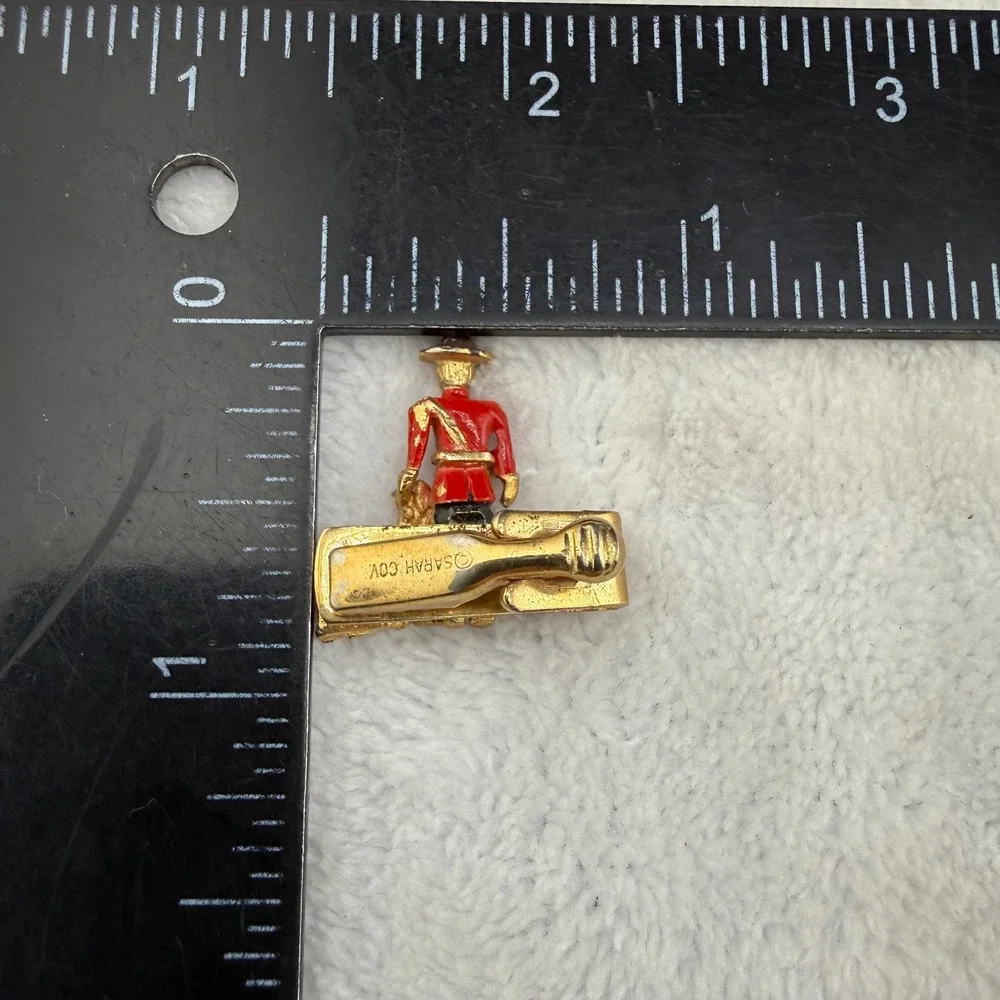 Vintage Sarah Coventry Tie Clip Gold Red RCMP Mountie Dog Figural Enamel